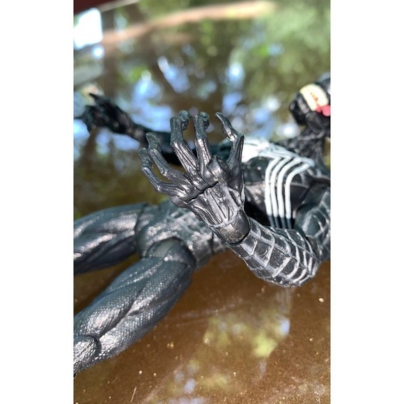 Marvel Comics Venom Action Figure - Picture 7 of 9